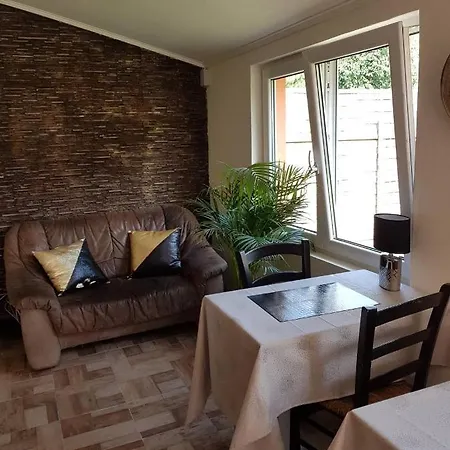 Airport16 Bed & Breakfast Vecses