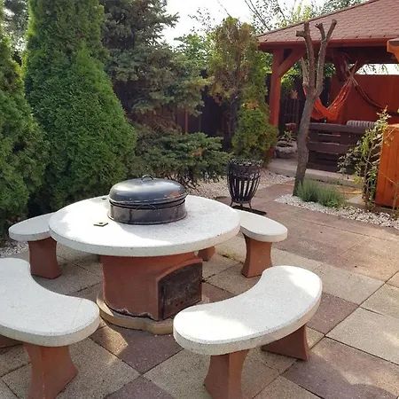 Airport16 Bed & Breakfast Vecses