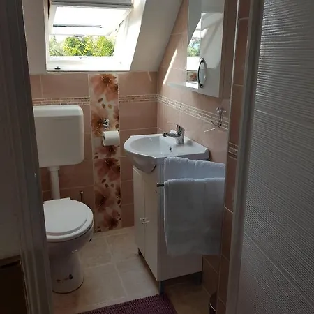 Airport16 Bed & Breakfast 3*
