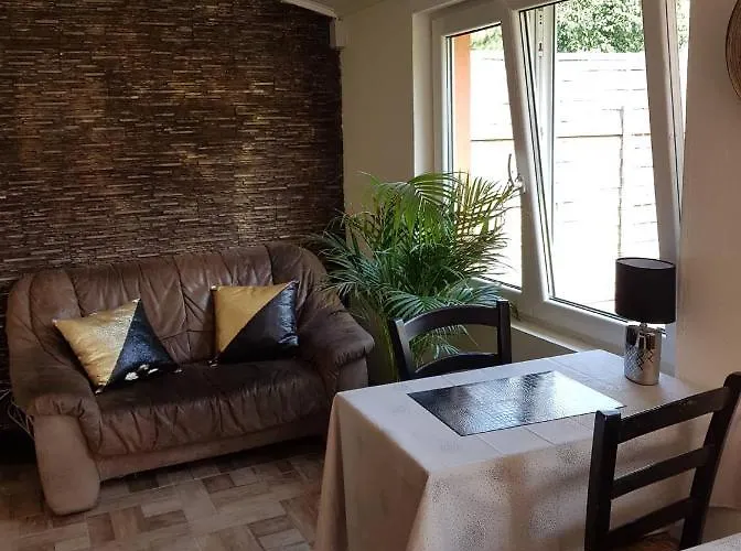 Airport16 Bed & Breakfast Vecses