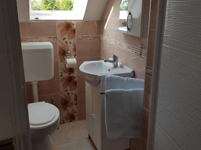 Airport16 Bed & Breakfast 3*