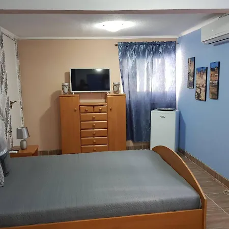 Bed & Breakfast Airport16 Vecses