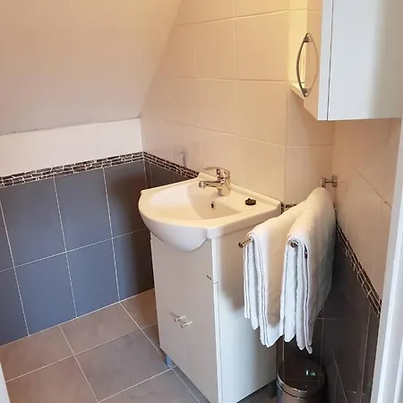 Airport16 Bed & Breakfast 3*