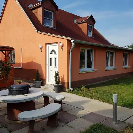 Airport16 Bed & Breakfast